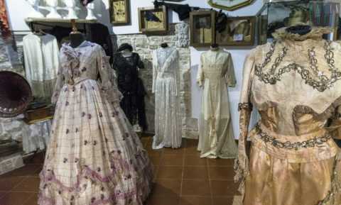 Acquaviva, Sognare e perdersi negli abiti di un tempo: esposizione di costumi d'epoca